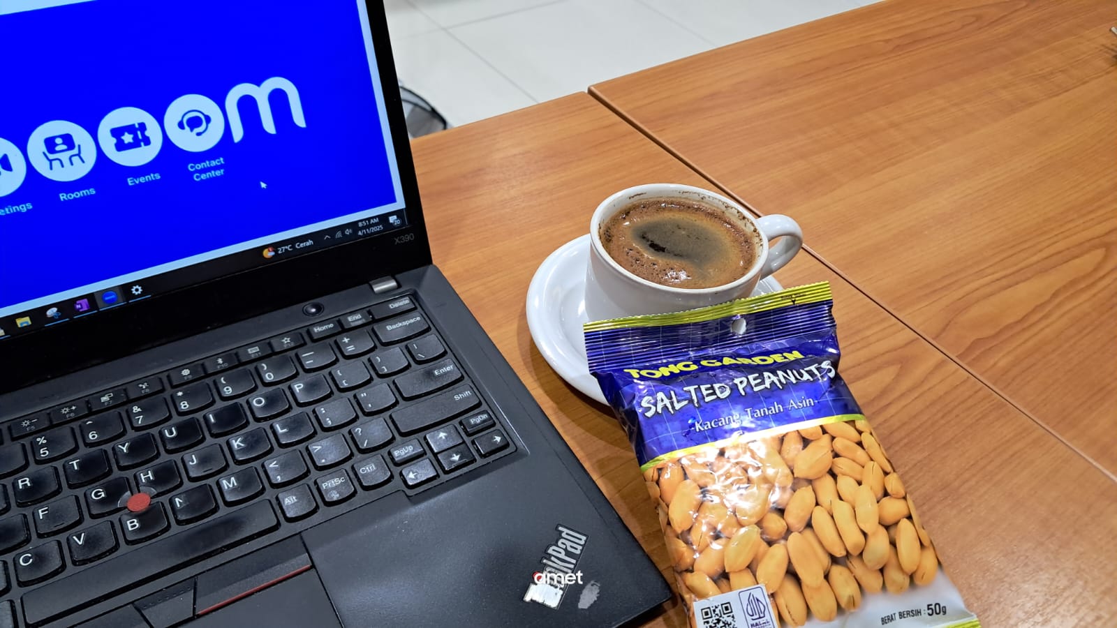 Secangkir Kopi Pahit dan Sebungkus Cinta Pagi